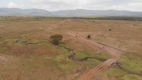 Roadtrip-on-a-motorbike-through-samburu-maasai-land,-Kenya