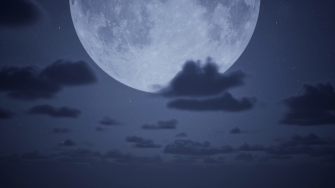 Nattehimmel med fullmåne øverst i bildet, klare stjerner og voluminøse skyer som passerer forbi, 3D-animasjon