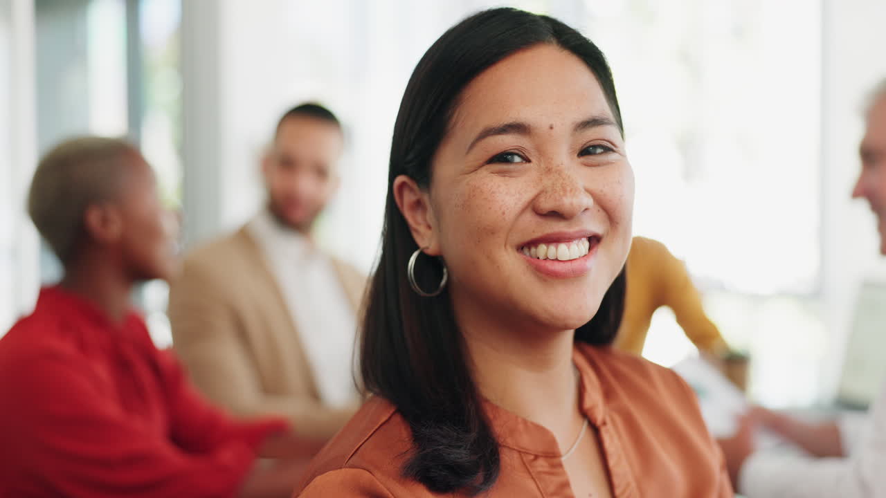 비즈니스 여성, 얼굴 또는 사무실 회의