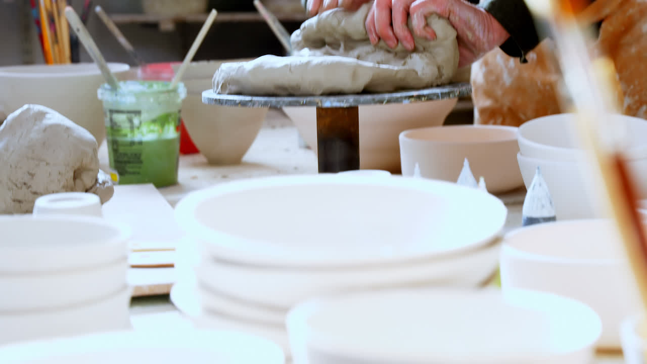 을 는 남자 도자기 4k