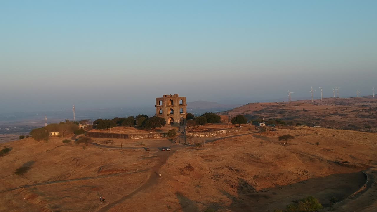 mahel de chandbiwi, palacio chand bibi en ahmednagar, india - estructura de piedra octal - historia india | guerrero | chand bibi | cultura islámica, arquitectura y arte del sultanato de decán | aéreo
