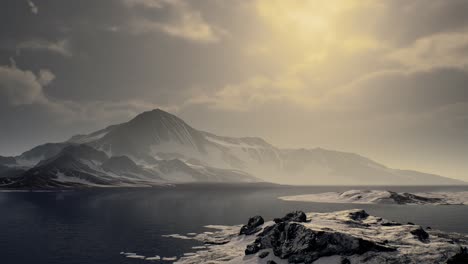 Montañas-Cubiertas-De-Hielo-En-El-Paisaje-Antártico