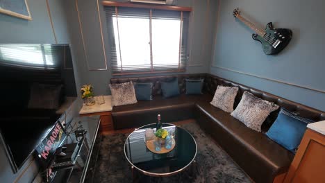 idea fresca y elegante de decoración de sala de estar para habitación pequeña