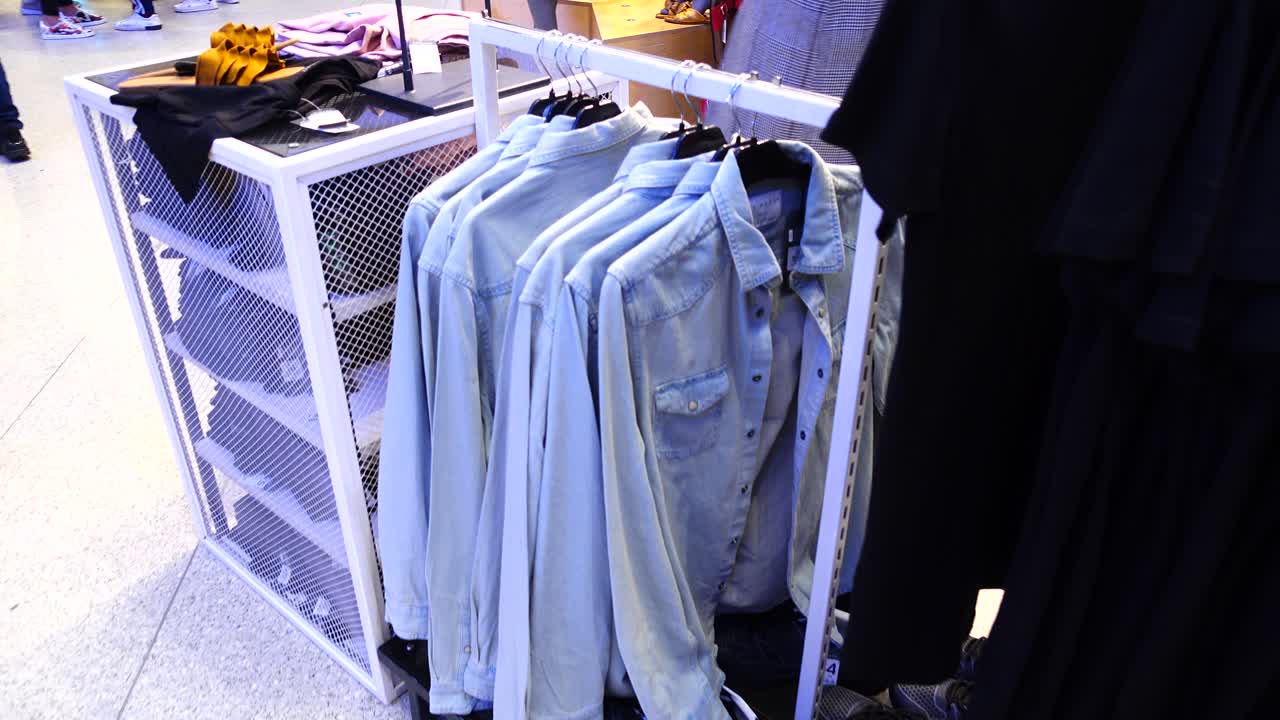 Belanja di Eropa. Pilihan barang di outlet. Diskon di toko-toko Eropa.