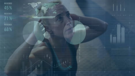 animación de múltiples interfaces infográficas sobre mujeres caucásicas haciendo abdominales en el gimnasio