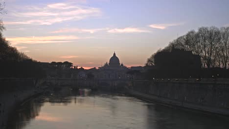 Fluss-Tiber-Und-Basilika-St.-Peter-In-Der-Abenddämmerung