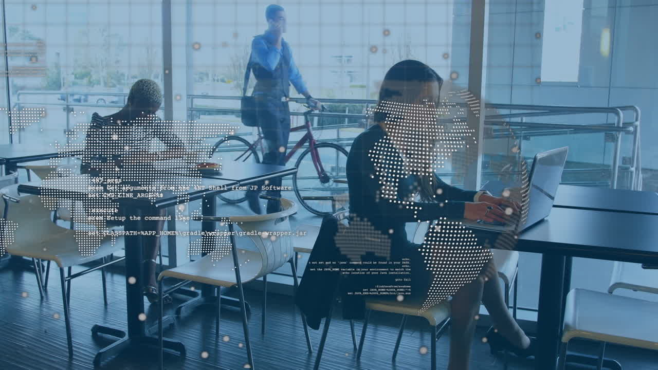 지구의 애니메이션과 데이터 처리는 사무실에서 다양한 비즈니스 사람들 위에