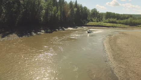 Speedboat-racing-towards-the-camera-on-a-winding-river-with-friends