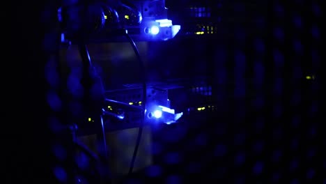 primer plano del cable óptico verde