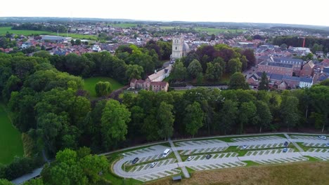 la pequeña ciudad de scherpenheuvel en bélgica