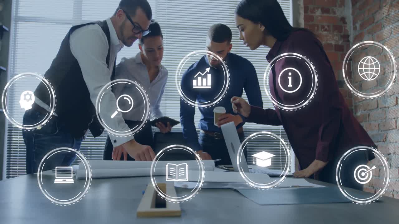 animación de iconos digitales contra diversos colegas discutiendo juntos sobre un plan en la oficina