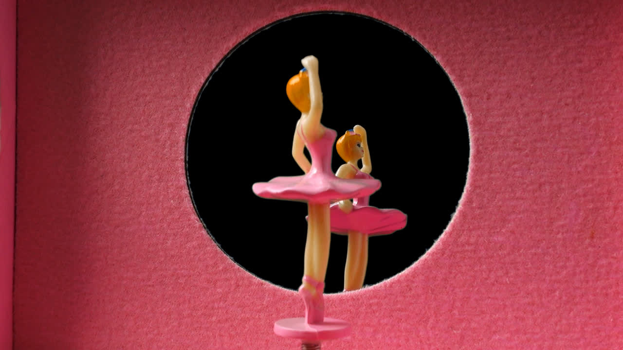 Il carillon con la ballerina danzante. Canale alfa incluso. Png+alpha. Puoi inserire il tuo specchio con il tuo riflesso.