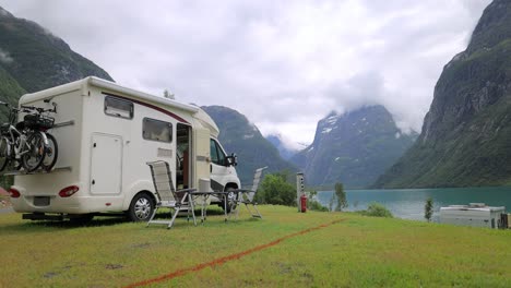 Familienurlaub,-Wohnmobil,-Urlaubsreise-Im-Wohnmobil,-Wohnwagenurlaub.