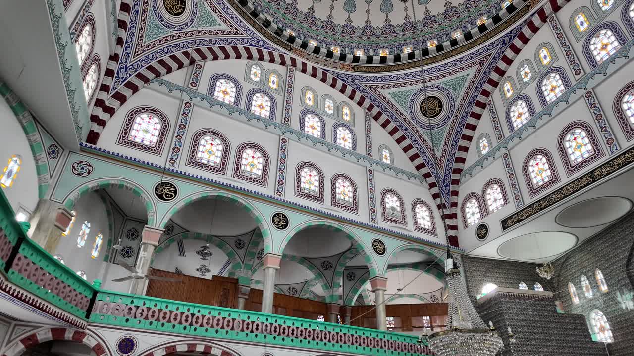 el interior de una mezquita