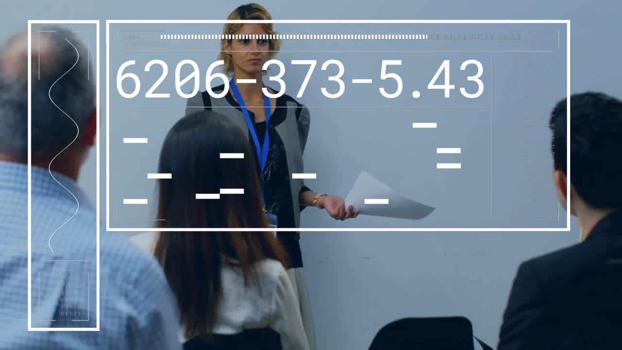 Animazione dell'elaborazione dei dati finanziari su diversi uomini d'affari in ufficio