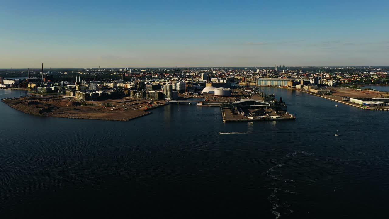 fotografía aérea de la costa oeste de helsinki, hora de oro en finlandia
