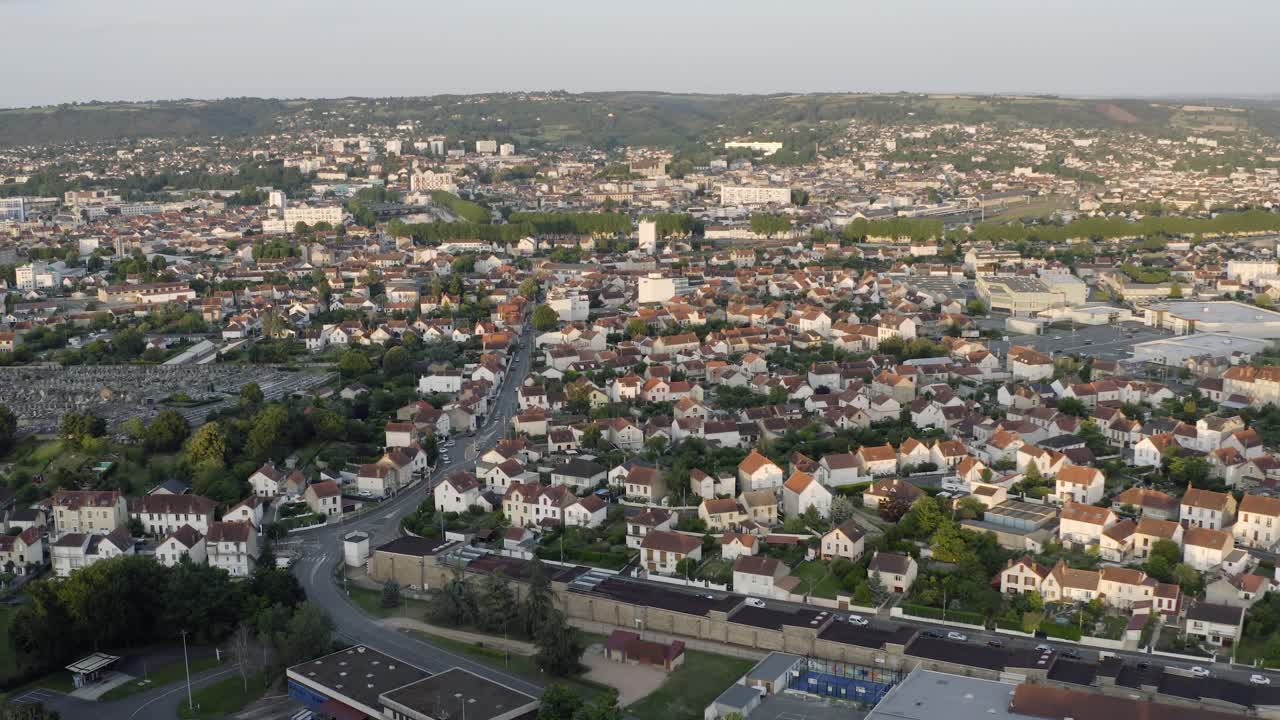 Ripresa aerea con drone di Montluçon nella Francia centrale.