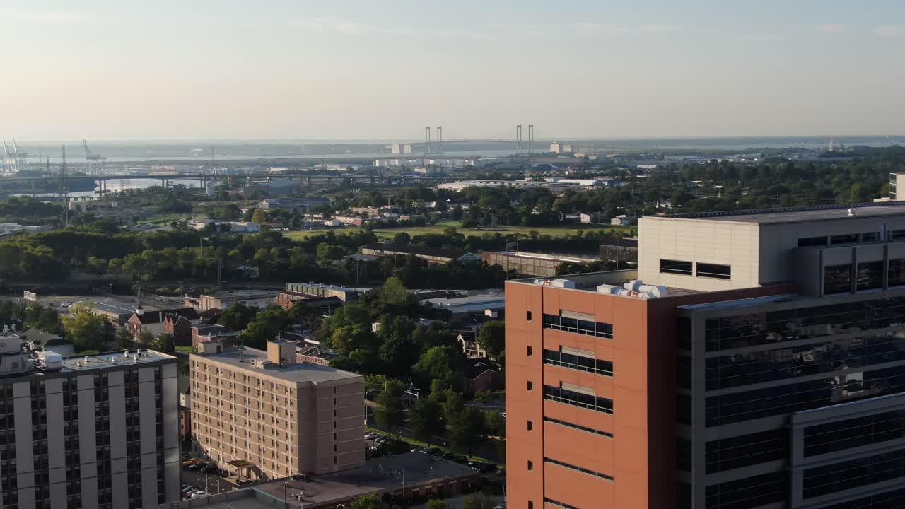 Vista aérea descendente na cidade urbana de Wilmington, DE
