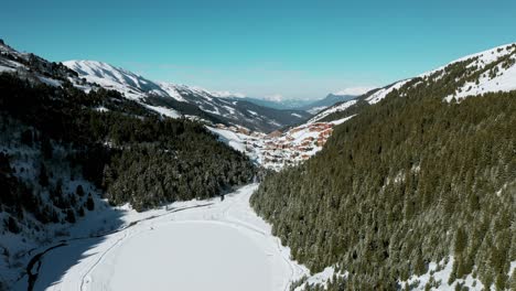 Val-Thorens-in-French-Alps-mountains-in-winter-snow,-aerial-view