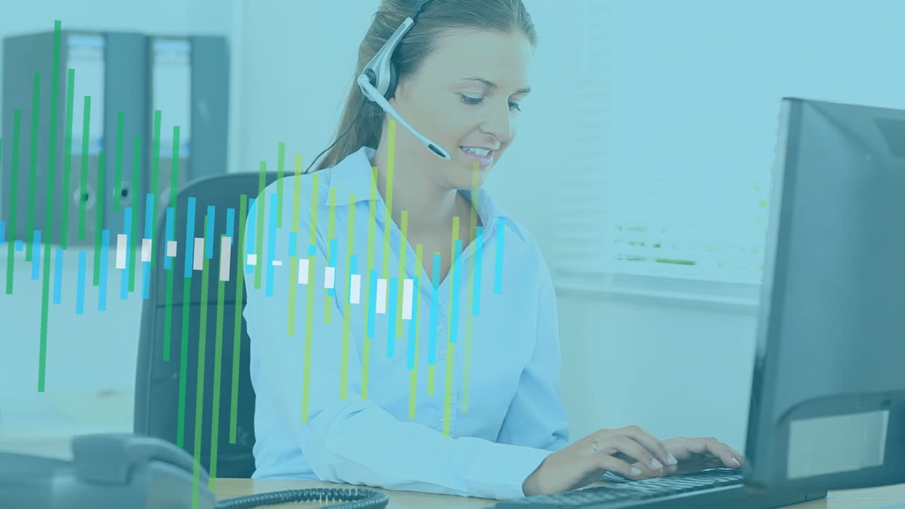 animación de gráficos financieros y datos sobre consultora caucásica con computadora portátil