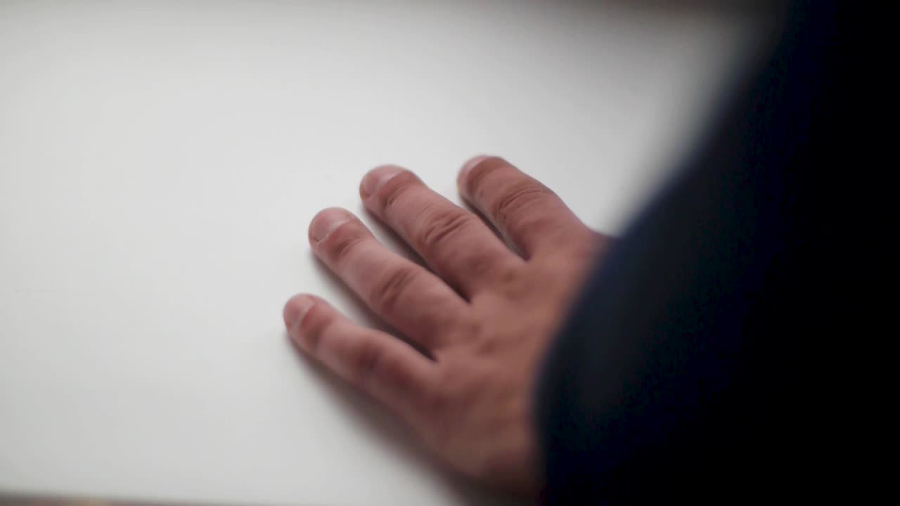 손을 잡은 커플