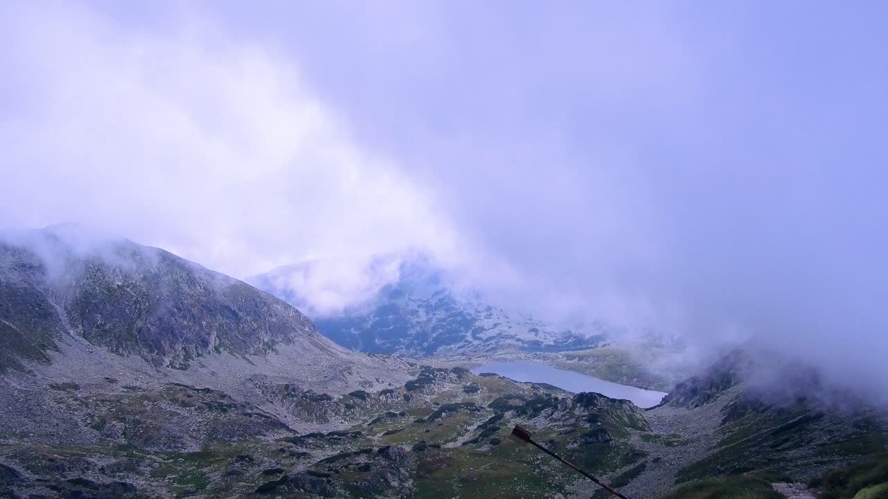 루마니아 레테자트 산맥의 넓은 샷