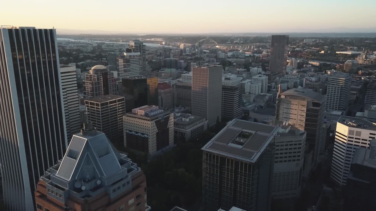 Skyline of downtown Portland, Oregon at sunset.