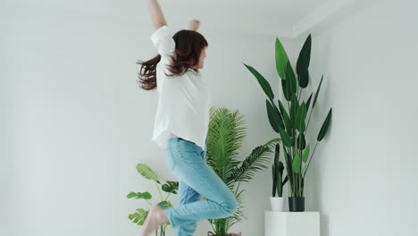 smiling woman and white shirt dancing with feelgood emotion in the white room