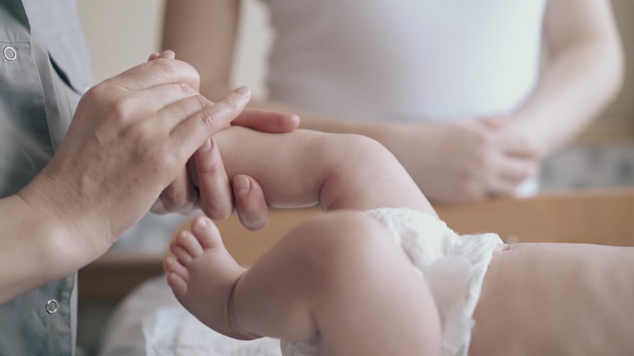 プロフェッショナルな小児科医は ⁇ 高血圧マッサージを実践しています ⁇