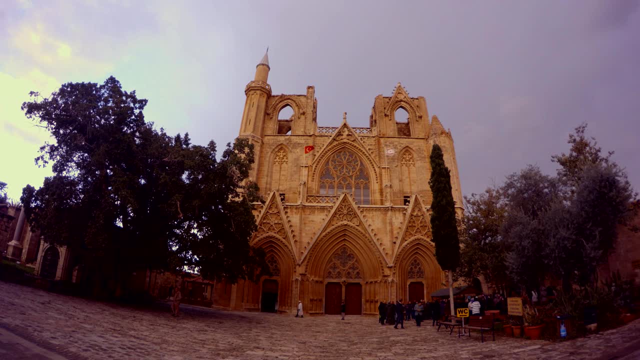 성 니콜라스 대성당, 라라 무스타파 파샤 모스크는 파마구스타에서 가장 큰 중세 건축물이며 1300 ad에 시작되었습니다.