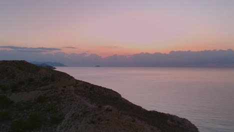 Vista-Aérea-Del-Amanecer-En-La-Costa-Mediterránea