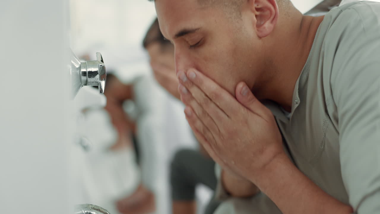 무슬림, 종교, 그리고 기도하기 위해 얼굴을 는 남자