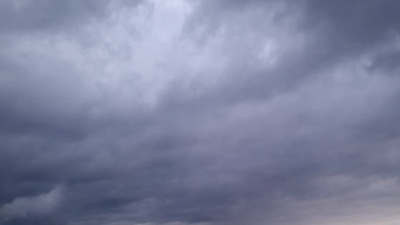 날씨 예보를 위한 무거운 회색 구름 애니메이션 - 루프 비디오