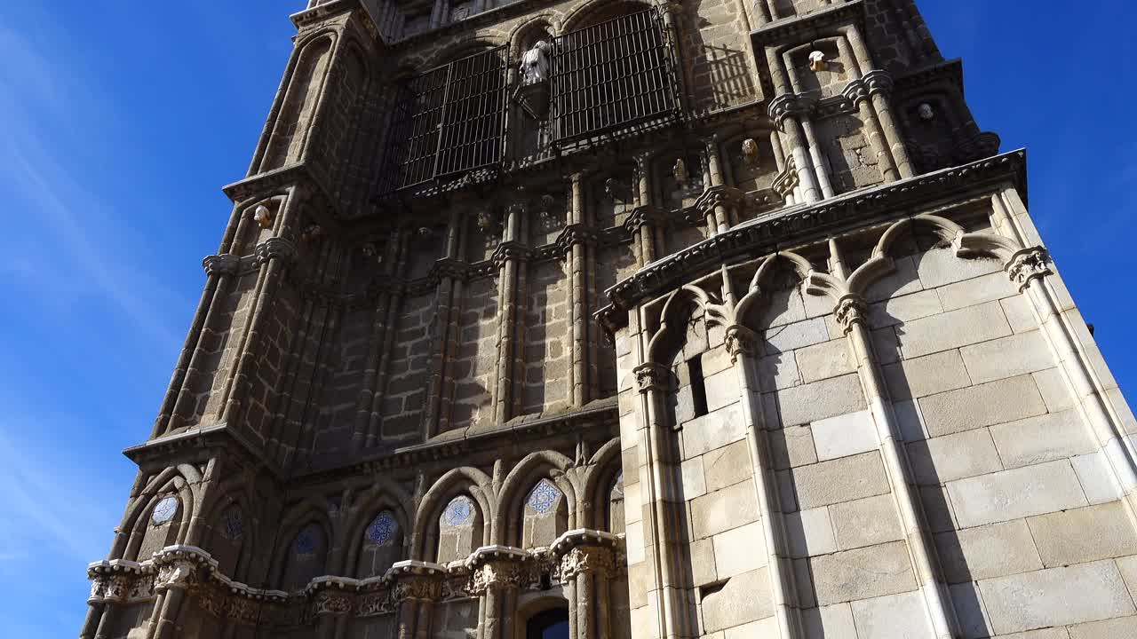 Facciata del monastero. Il Monastero di San Juan de los Reyes a Toledo, Spagna