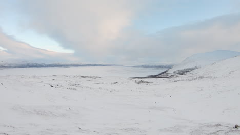 Beautiful-view-over-mountains-on-a-cloudy-day-in-the-northern-Sweden