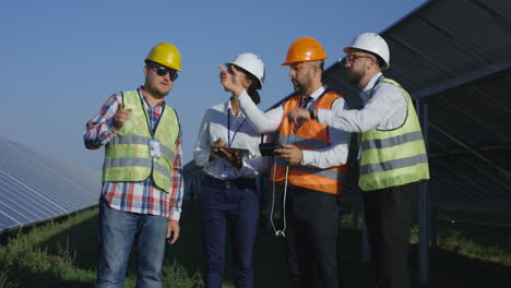 equipo de mantenimiento de paneles solares