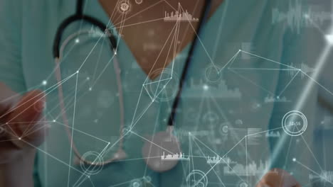 animación de conexiones a través de una doctora caucásica que usa una tableta en el hospital