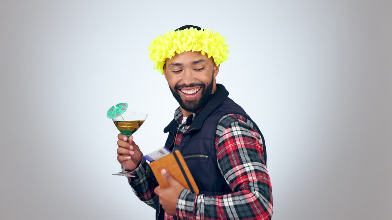 baile, sonrisa y un hombre con un boleto