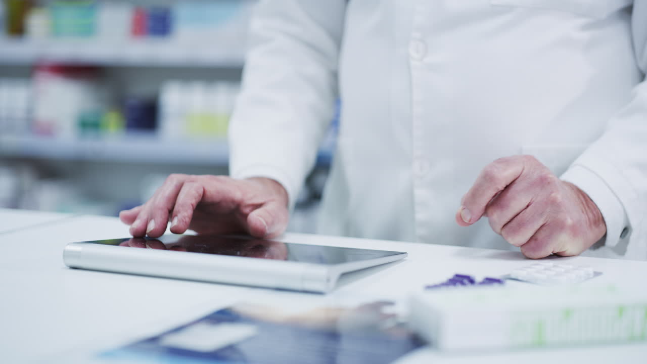 새로운 의약품에 대한 연구를 하고 있습니다.