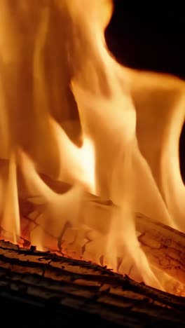 primer plano de un fuego ardiente