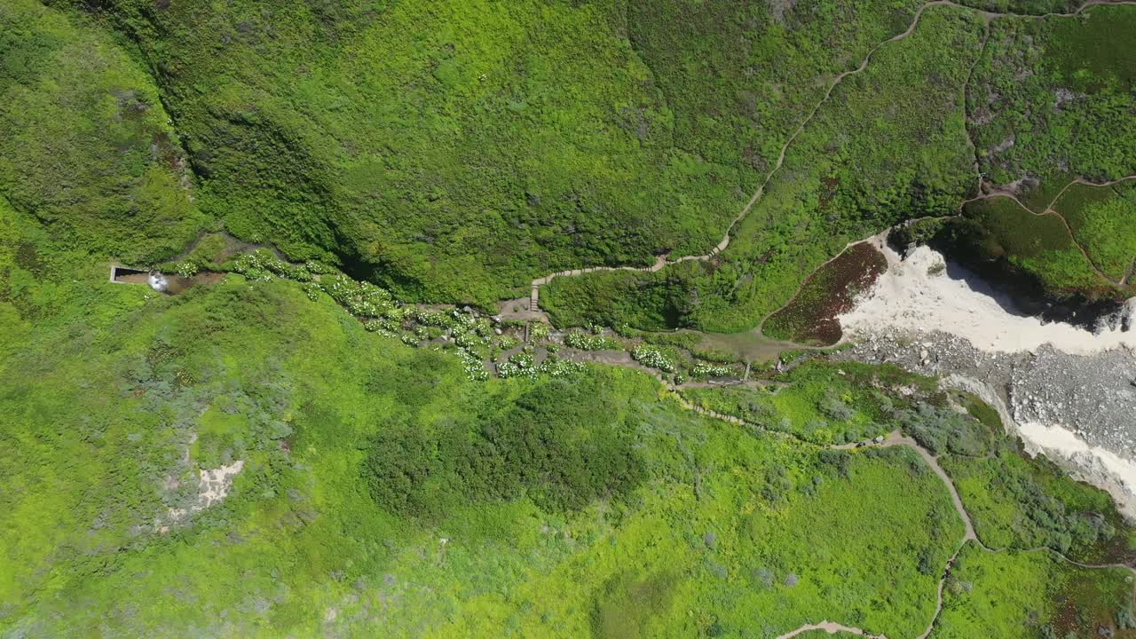 미국 캘리포니아주 빅서에서 여름에 그린 밸리의 하향식 전망