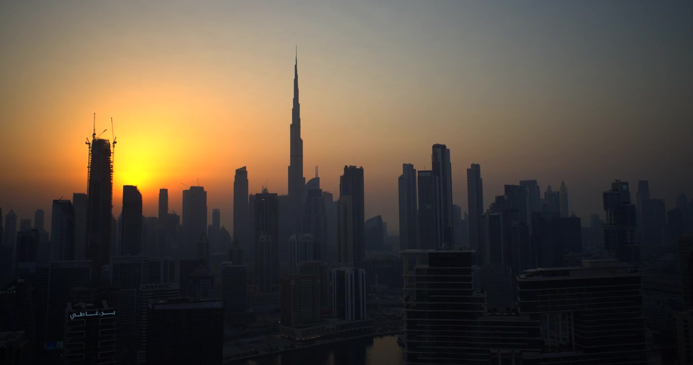 Time-lapse del tramonto sullo skyline di Dubai