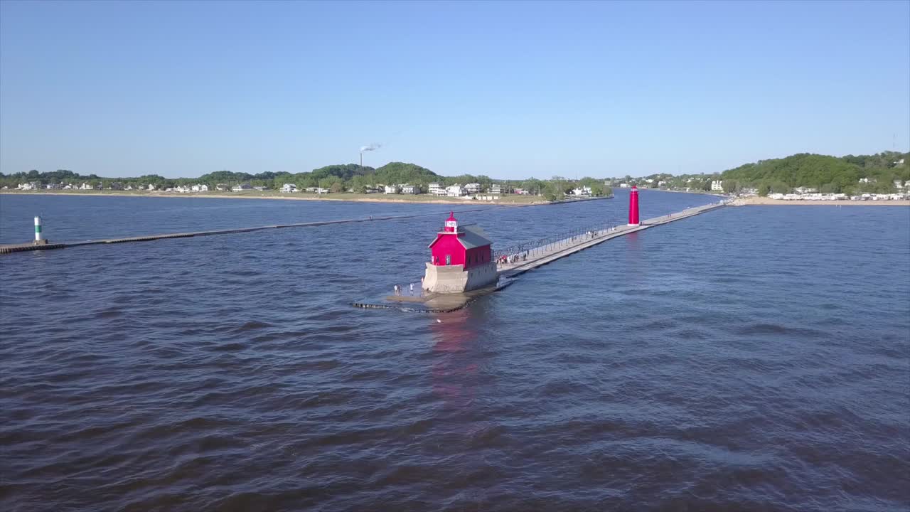 미시간 주 그랜드 헤이븐에 있는 등대의 드론 샷