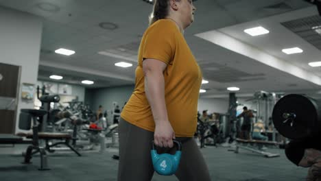 Caucasian-woman-with-overweight-doing-training-at-the-gym.