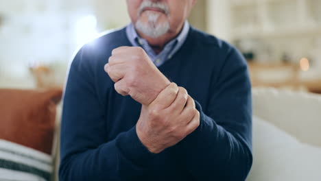 Hände,-älterer-Mann-Und-Handgelenk-Mit-Schmerzen