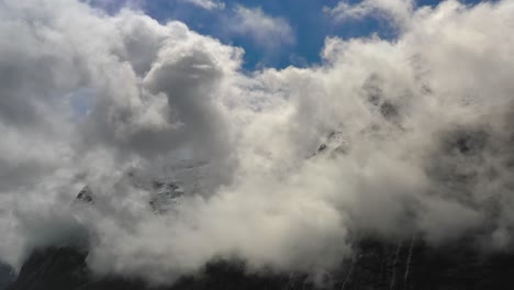 gebirgswolken-draufsichtlandschaft. schöne natur norwegen naturlandschaft