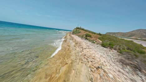 Vuelo-De-Drones-Sobre-Cayo-De-Arena-Blanca-En-El-Mar-Caribe