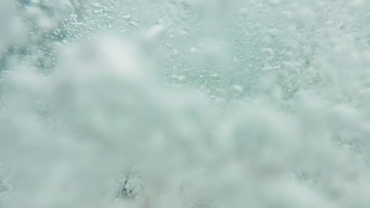 세인트 피터스 풀 몰타에서 자유 다이빙 공포 절벽 점프 체험