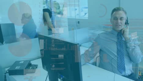 animación del procesamiento de datos financieros sobre personas de negocios que trabajan en la oficina