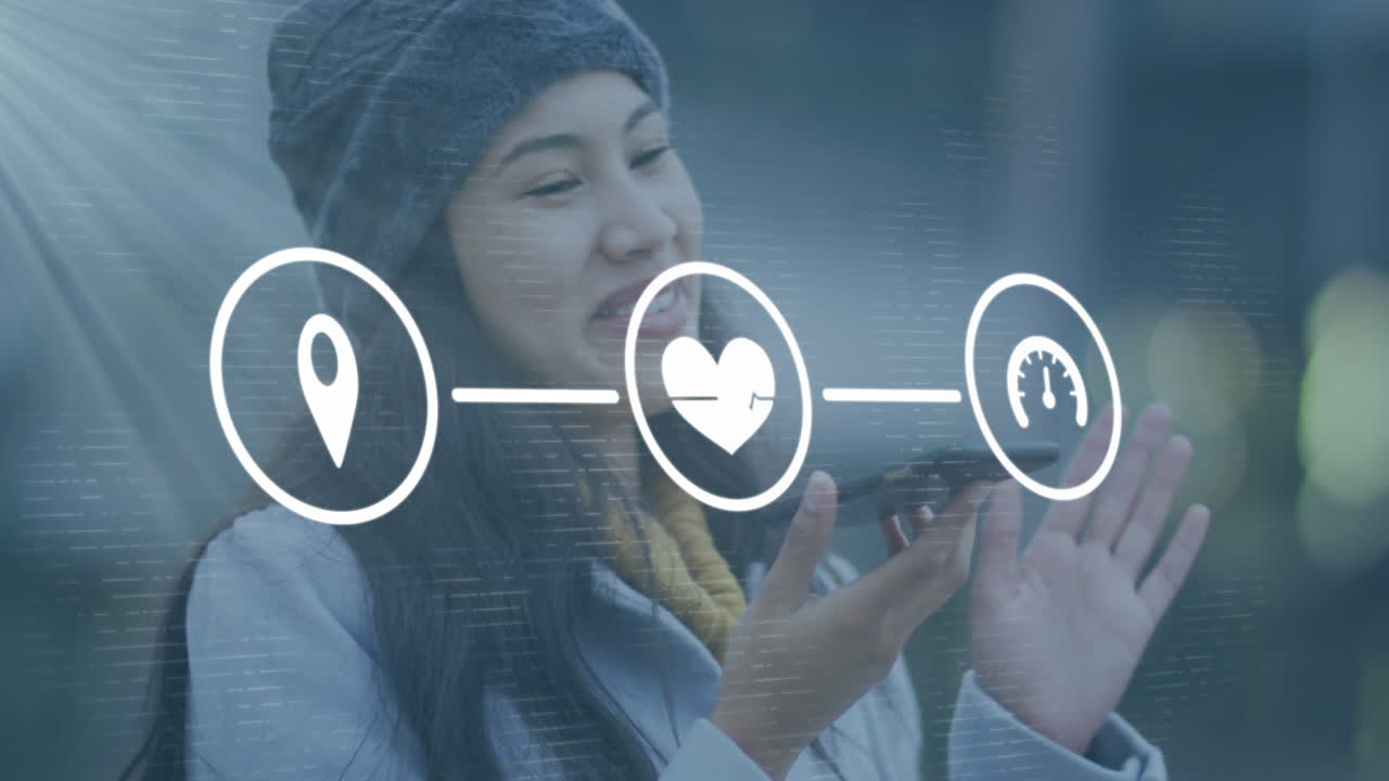 스마트 폰으로 대화하는 행복한 아시아 여성에 대한 디지털 아이콘 네트워크의 애니메이션